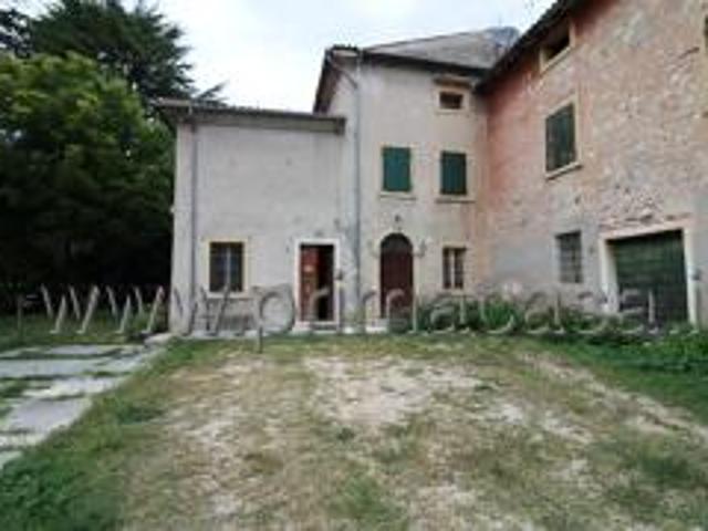 Rustico in vendita a San Pietro In Cariano, Veneto