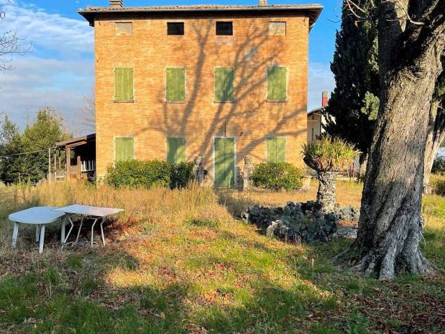 Rustico in vendita a Unione dei comuni del Distretto Ceramico, Sassuolo