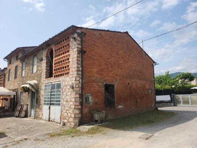 Terreno in vendita a Capannori, Toscana