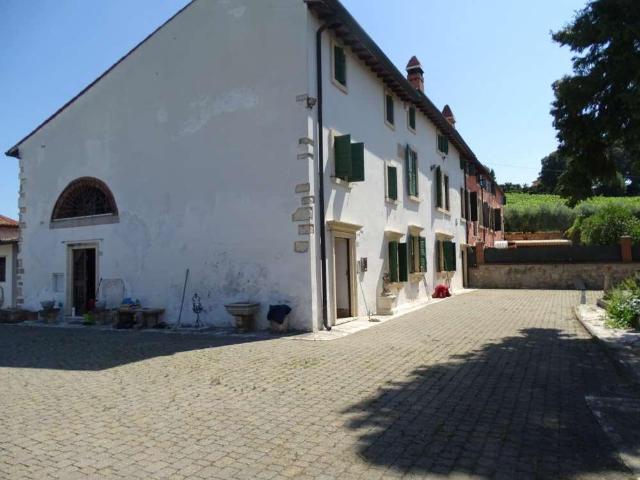 Rustico in vendita a Soave, Verona