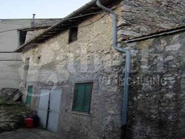Rustico in vendita a Tagliacozzo, Abruzzo