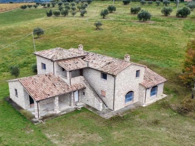 Rustico in vendita a Izzalini, Umbria