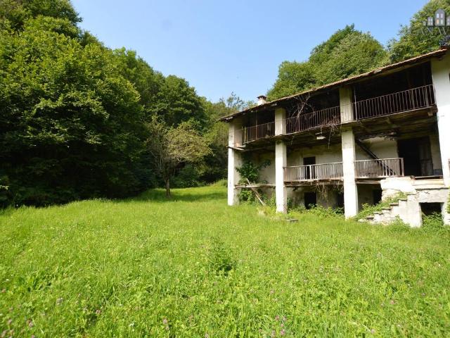 Rustico in vendita a Valchiusa, Piemonte
