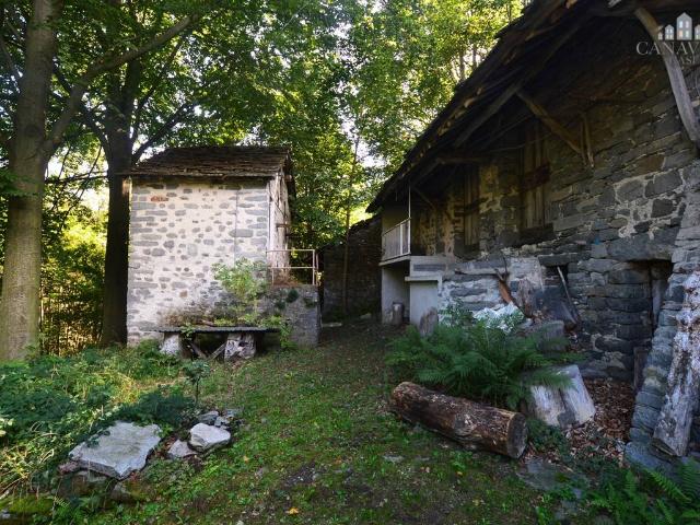 Rustico in vendita a Valchiusa, Piemonte