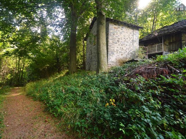 Rustico in vendita a Valchiusa, Piemonte