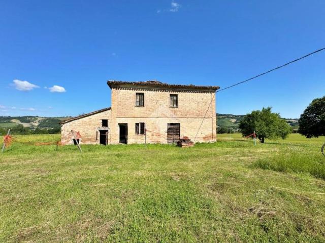 Rustico in vendita a Vallefoglia, Marche