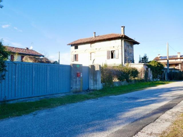 Rustico in vendita a Valvasone, Friuli-Venezia Giulia