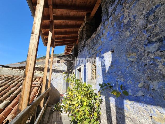 Rustico in vendita a Viadanica, Lombardia