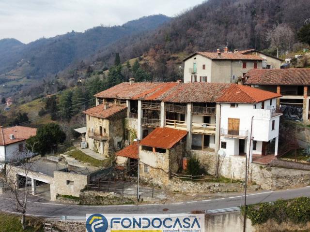 Rustico in vendita a Viadanica, Lombardia