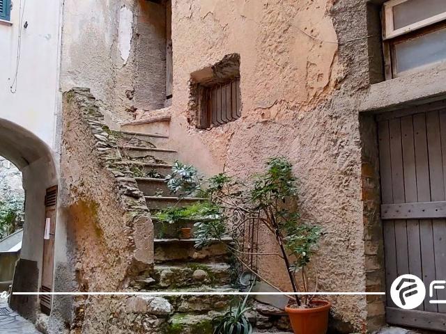 Rustico in vendita a Zuccarello, Liguria