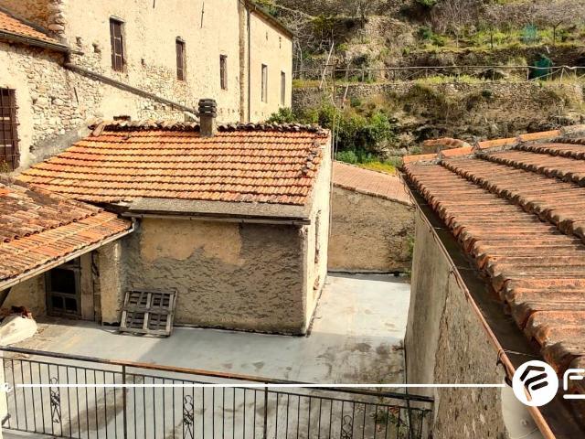 Rustico in vendita a Zuccarello, Liguria