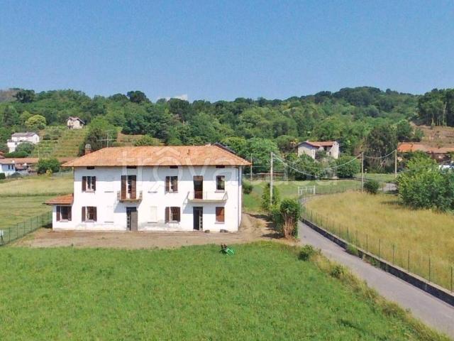 Rustico in vendita a Angera, Lombardia
