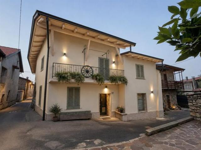 Villa Indipendente in vendita a Caprino Bergamasco, Bergamo