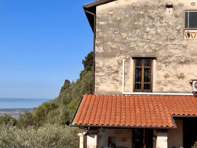 Rustico in vendita a Camaiore, Toscana