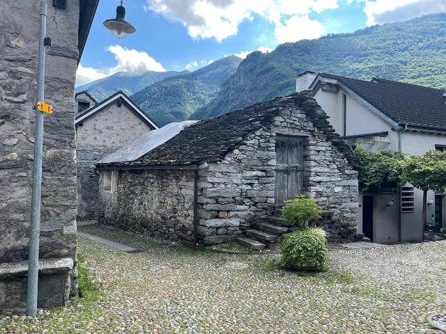 Zweifamilienhaus kaufen in Maggia, Tessin