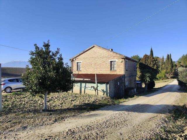 Rustico in vendita a Acquaviva Picena, Ascoli Piceno