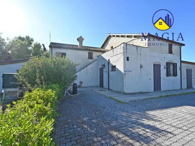 Rustico in vendita a Ancarano, Teramo