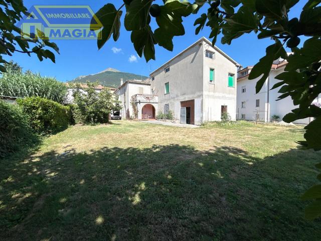 Rustico in vendita a Unione dei Comuni della Val Vibrata, Civitella Del Tronto
