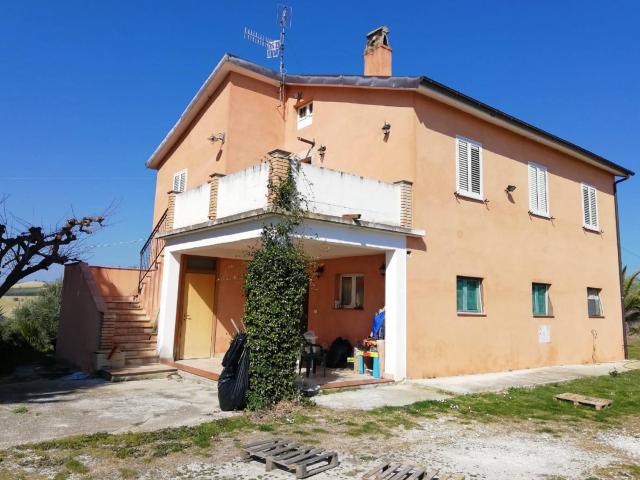 Rustico in vendita a Monteprandone, Ascoli Piceno