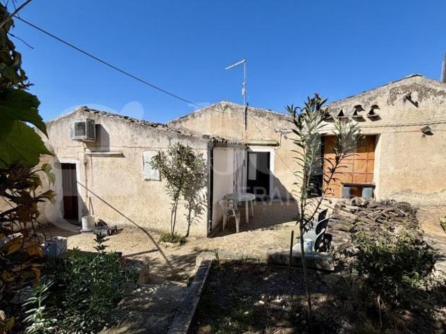 Box in vendita a Chiaramonte Gulfi, Sicilia