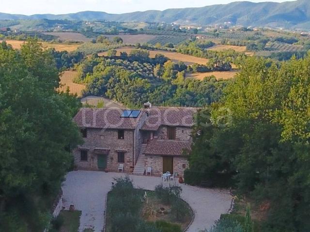 Rustico in vendita a Gualdo Cattaneo, Umbria