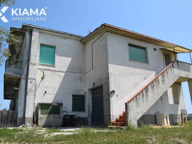 Rustico in vendita a Bellante, Abruzzo