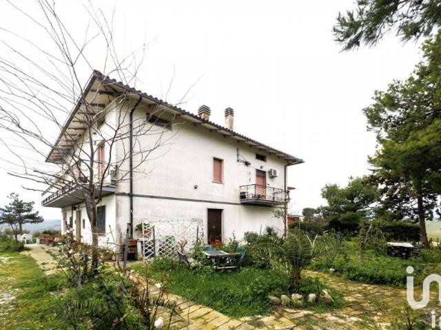Rustico in vendita a Bellante, Abruzzo