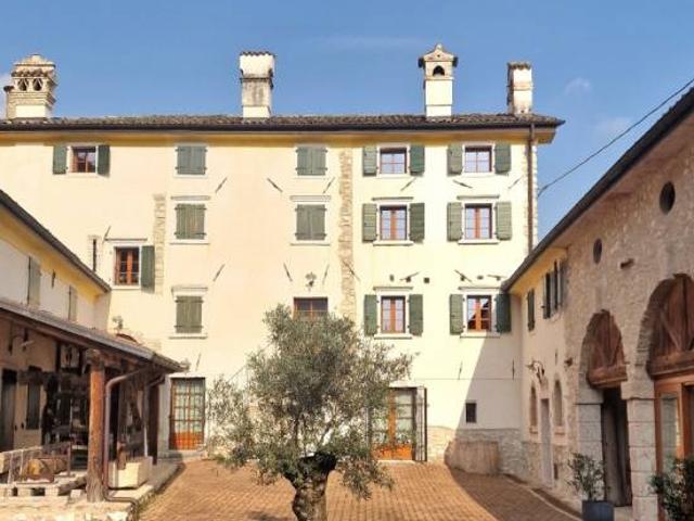 Rustico in vendita a Caprino Veronese, Veneto