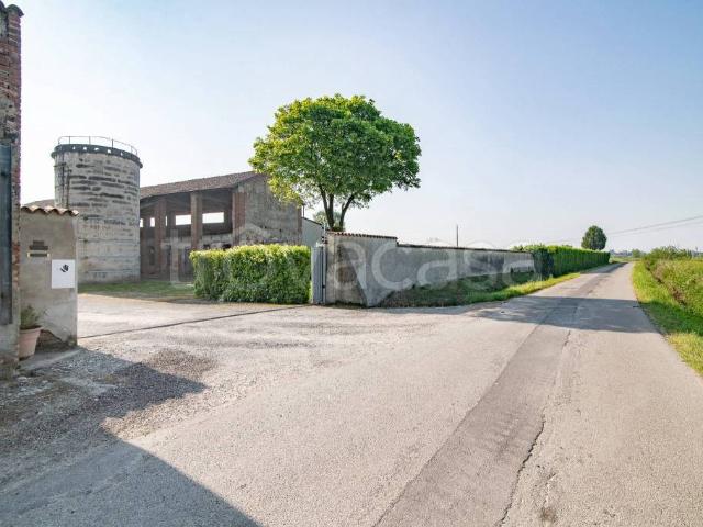 Rustico in vendita a Casalpusterlengo, Lombardia