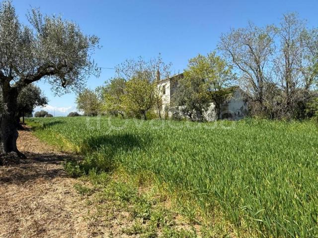 Rustico in vendita a Città Sant'angelo, Abruzzo