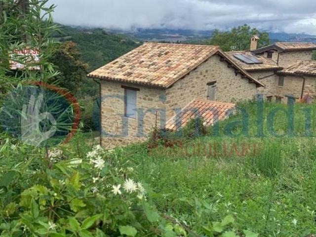 Rustico in vendita a Radeccia-Paladue, Fiastra