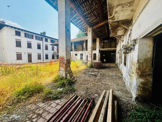 Rustico in vendita a Fornovo San Giovanni, Lombardia