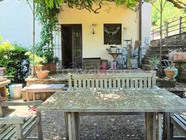 Rustico in vendita a Vaiano, Toscana
