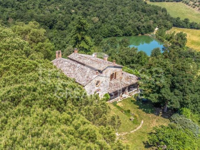 Rustico in vendita a Magione, Umbria