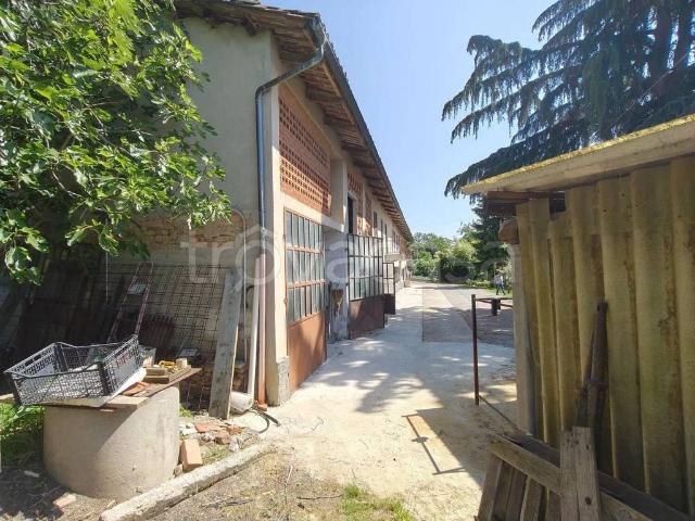 Rustico in vendita a Mombercelli, Asti