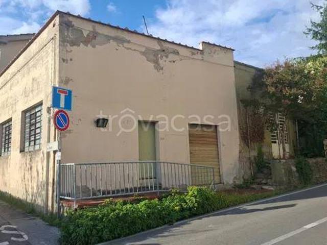 Rustico in vendita a Tobbiana, Montale