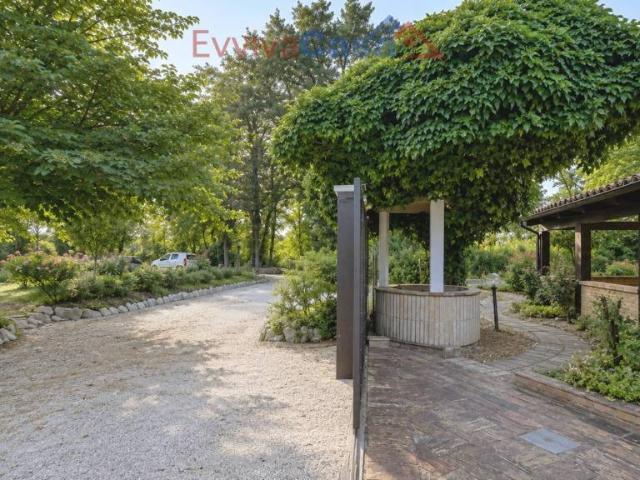 Rustico in vendita a Ostra, Ancona