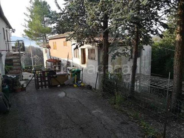 Rustico in vendita a Quartiere Mercatale, Marche