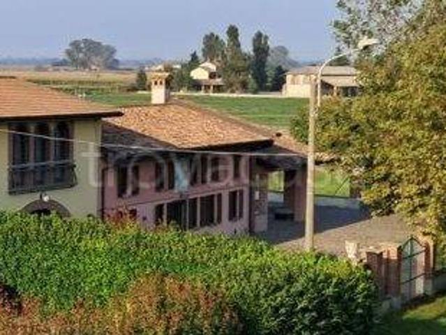 Rustico in vendita a Pieve Porto Morone, Lombardia