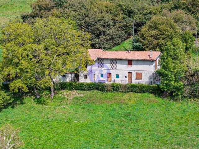 Rustico in vendita a Lago, Dossena
