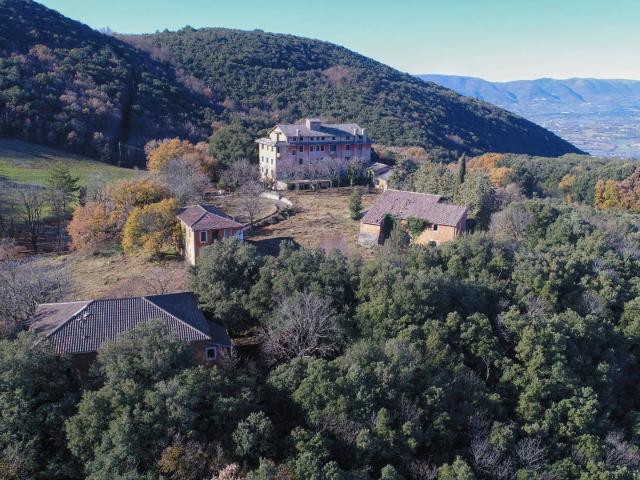 Rustico in vendita a Spoleto, Umbria