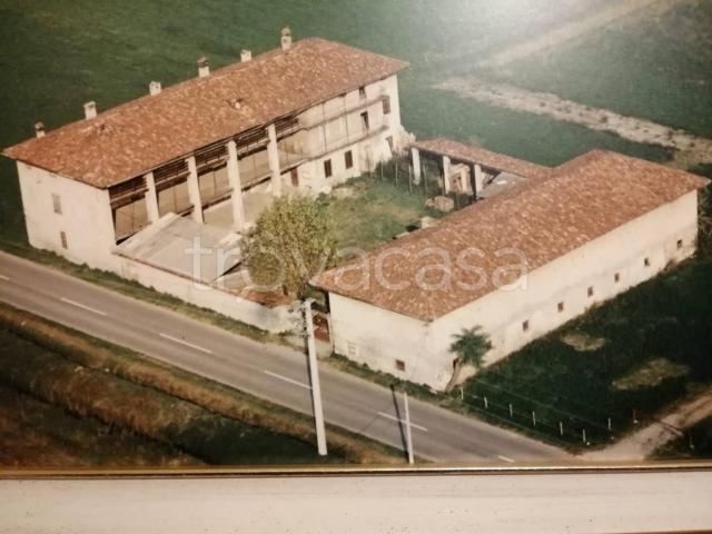 Rustico in vendita a Stezzano, Lombardia