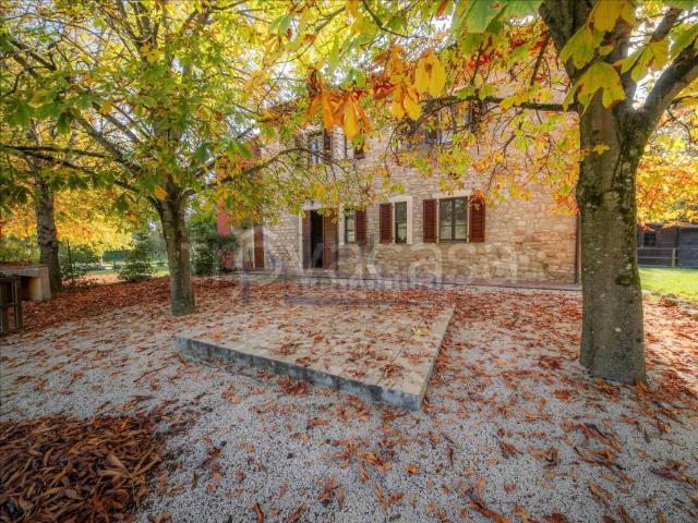Rustico in vendita a Izzalini, Umbria