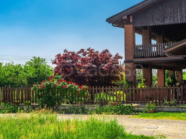 Rustico in vendita a Urago D'oglio, Lombardia