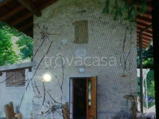 Rustico in vendita a Valbrona, Lombardia