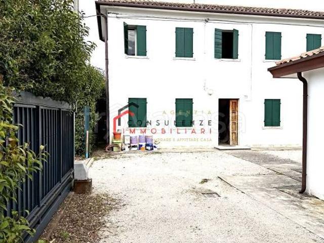Rustico in vendita a Zona PEEP, Volpago del Montello