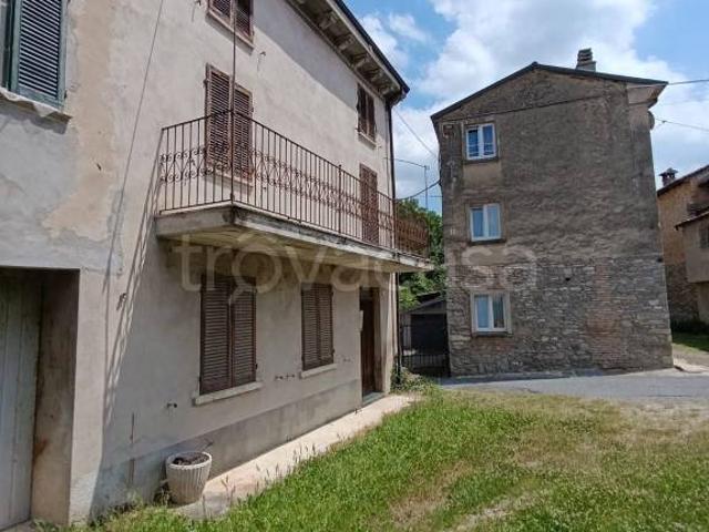 Rustico in vendita a Zavattarello, Lombardia