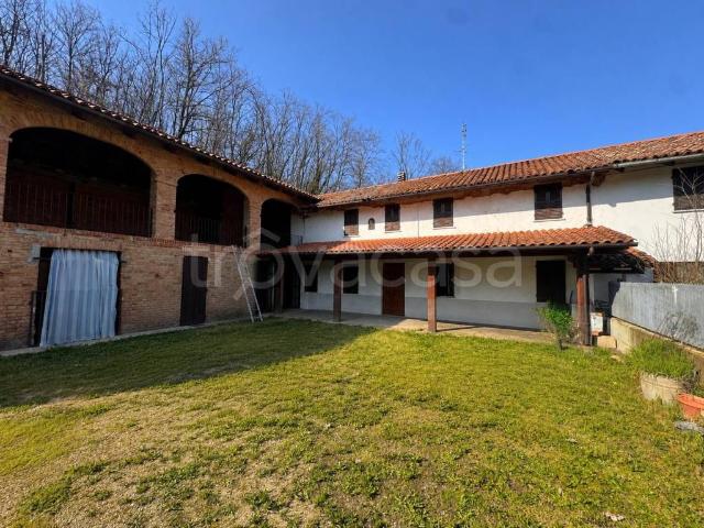 Rustico in vendita a Viatosto, Asti