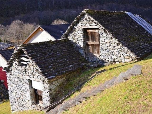 Zweifamilienhaus kaufen in Cevio, Tessin