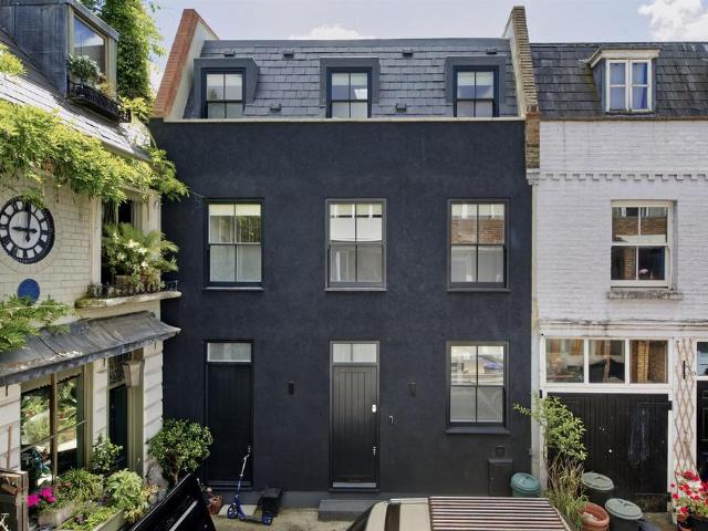 House for rent in North Kensington, Greater London